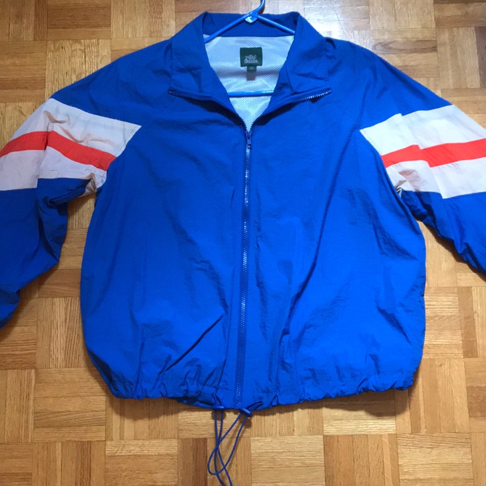 Light collared windbreaker